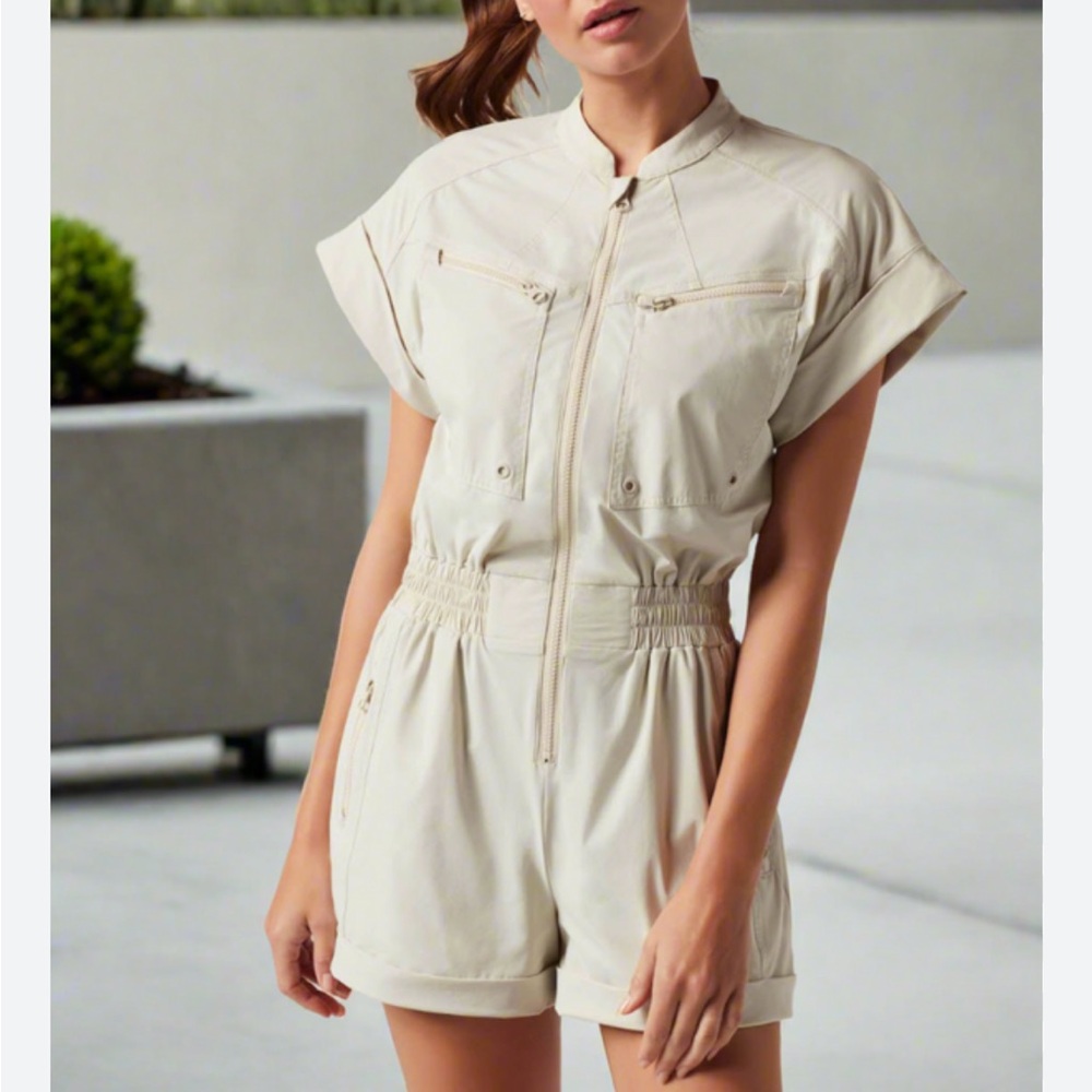 Blanc Noir Mastermind‎ Beige Short-Sleeve Zip Up Romper
